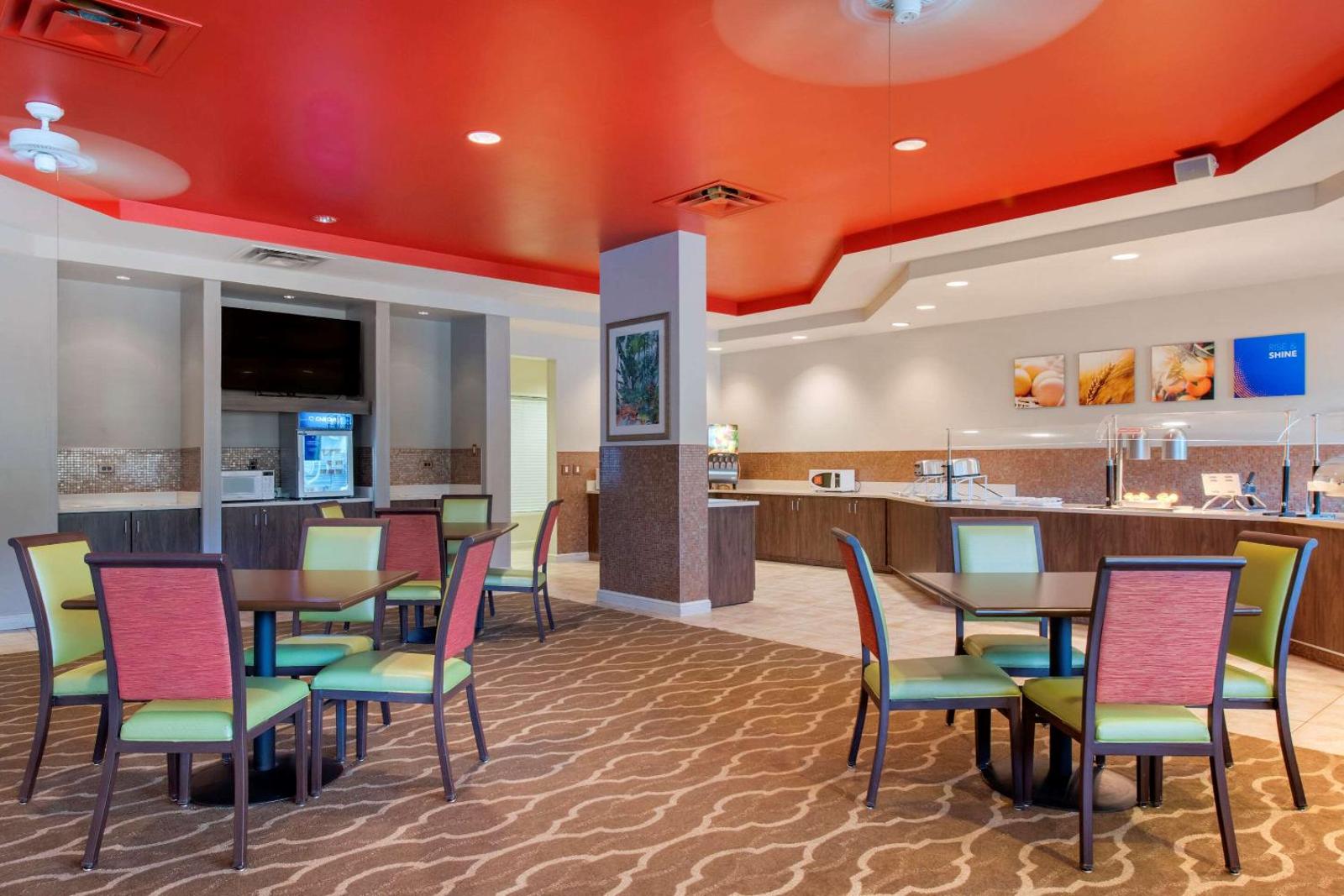 Comfort Suites Maingate East At Old Town