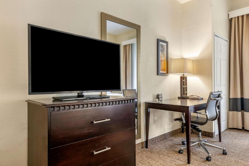 Room image 4