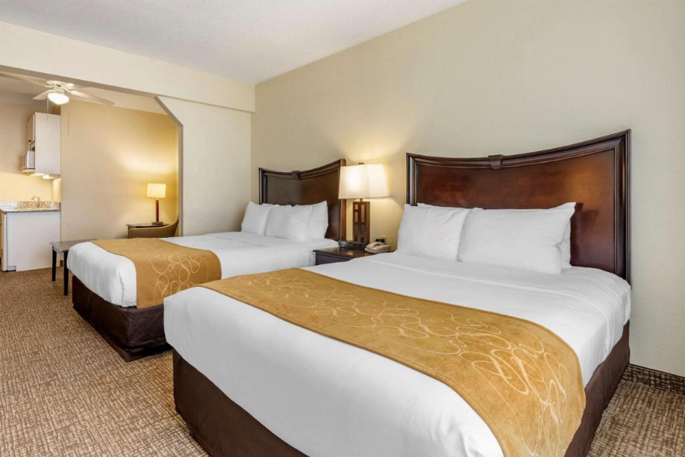 Queen Suite with Two Queen Beds and Roll-In Shower - Accessible/Non-Smoking