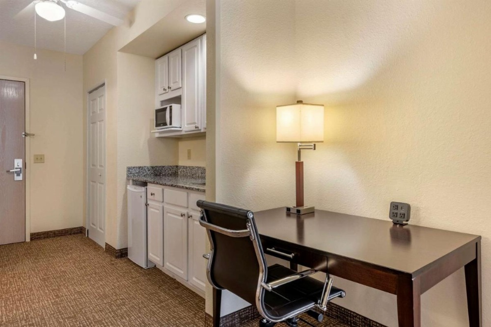 Room image 4